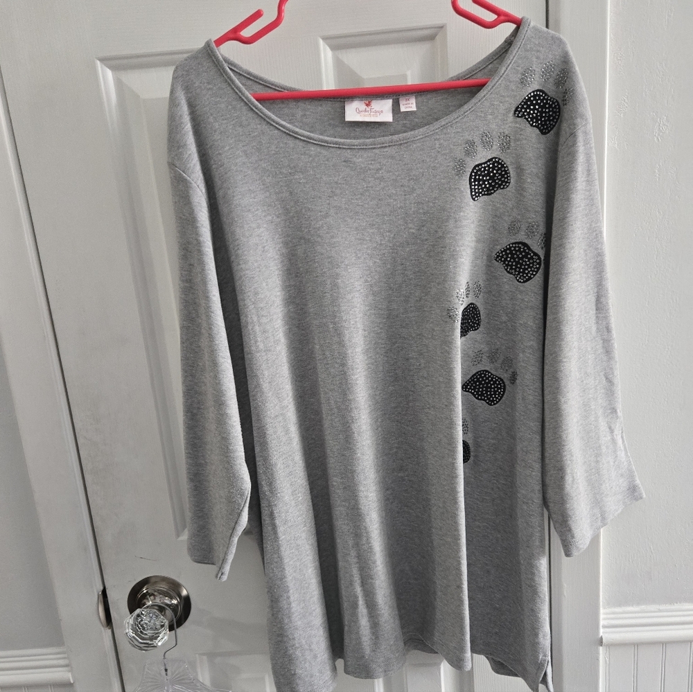 Quacker Factory Gray Long Sleeve Top with Paw Print, 3XL